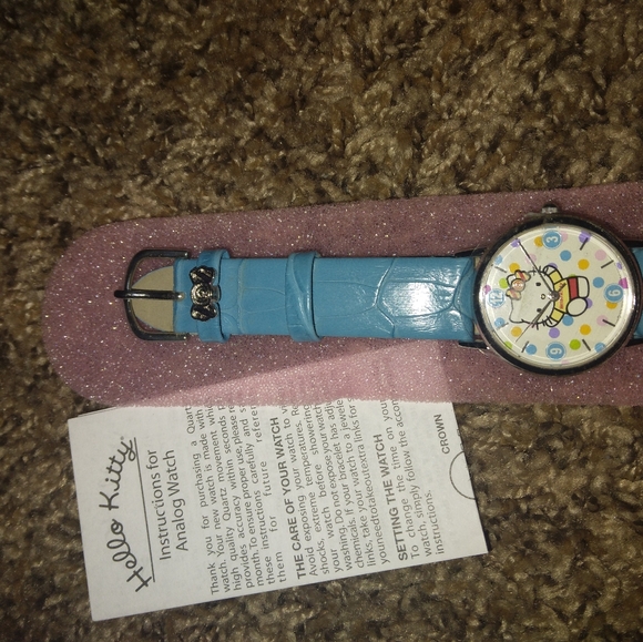 HELLO KITTY 😺 30TH BIRTHDAY VINTAGE WATCH ❤ - Picture 3 of 3